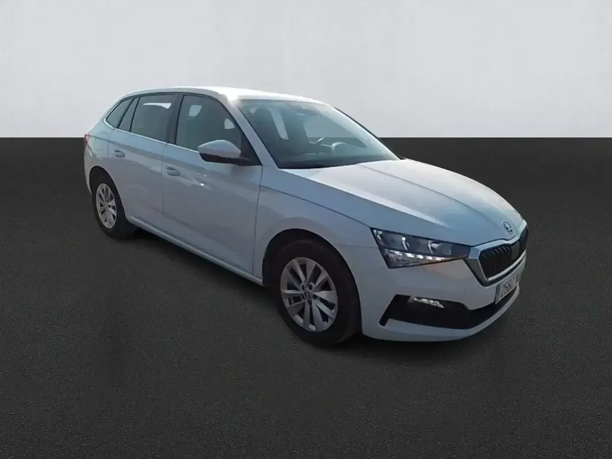 Usado Skoda Scala Ambition 95 CV (69 kW) 2023 Blanco Utilitario