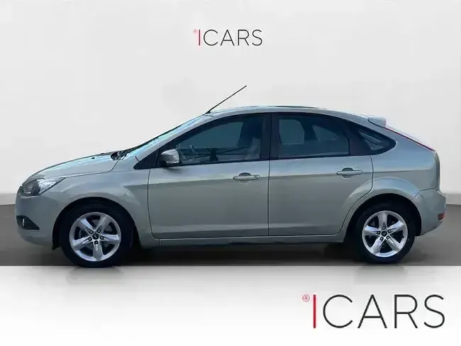 Begagnad Ford Focus Trend 90 HK (66 kW) 2009 Grå Sedan