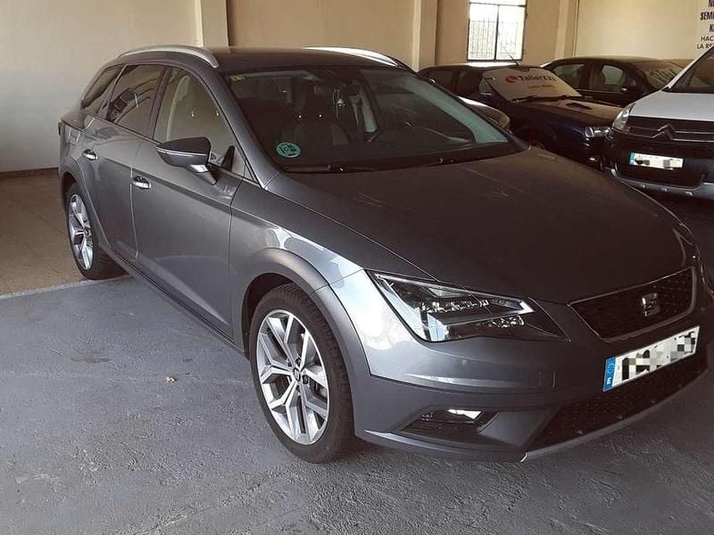 Usado Seat Leon 4Drive 150 CV (110 kW) 2016 Gris SUV