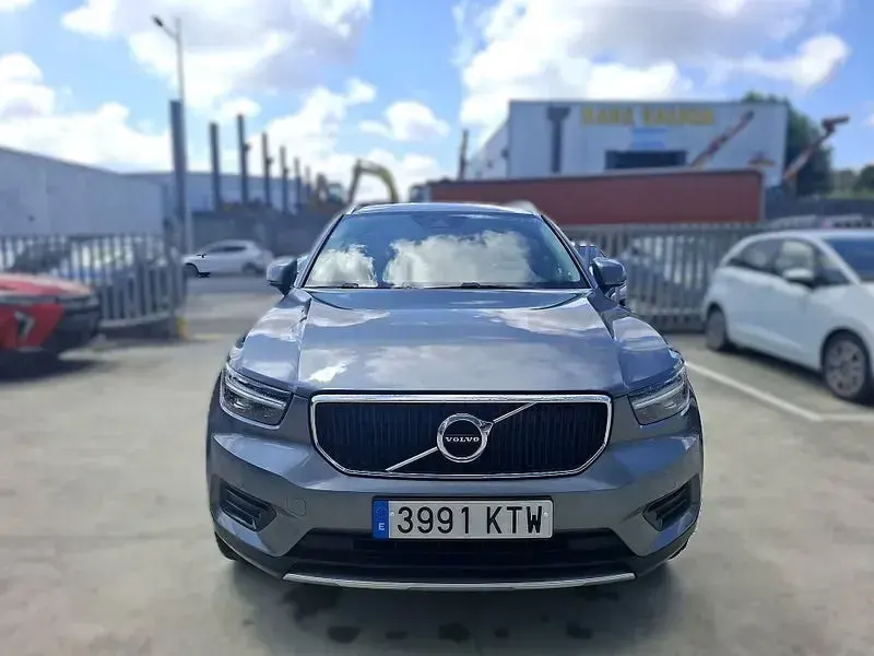 Usado Volvo XC40 150 CV (110 kW) 2019 Gris / plata SUV