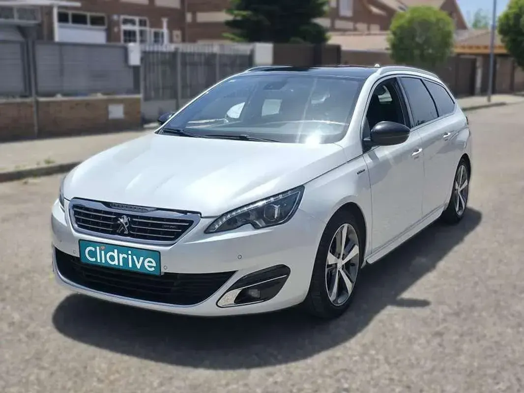 Usado Peugeot 308 SW GT-line 131 CV (96 kW) 2015 Blanco Familiar