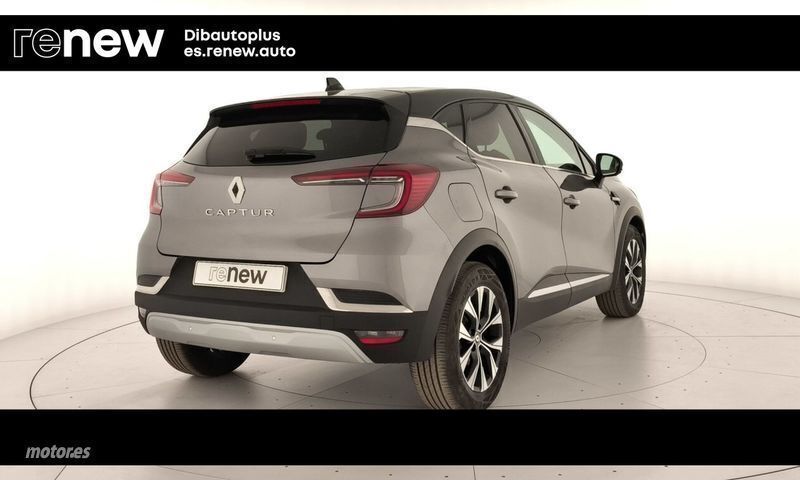 Usado Renault Captur Techno 140 CV (102 kW) 2023 Gris SUV