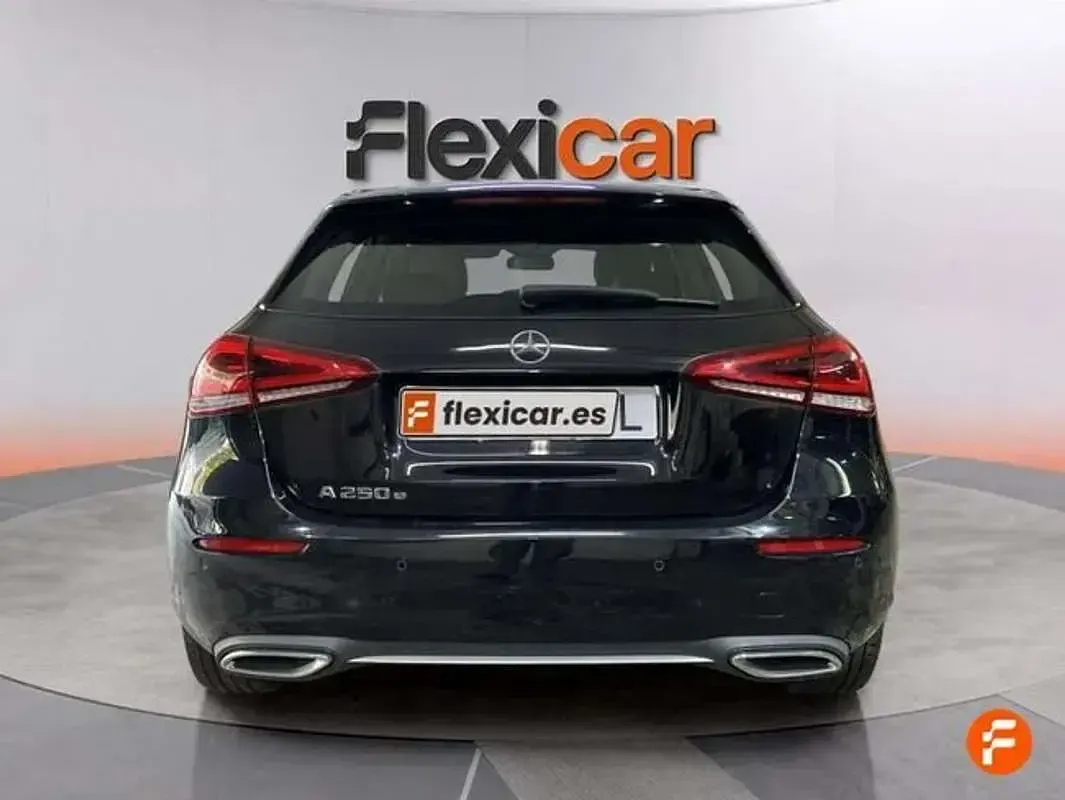 Usado Mercedes A250 218 CV (160 kW) 2022 Negro Berlina