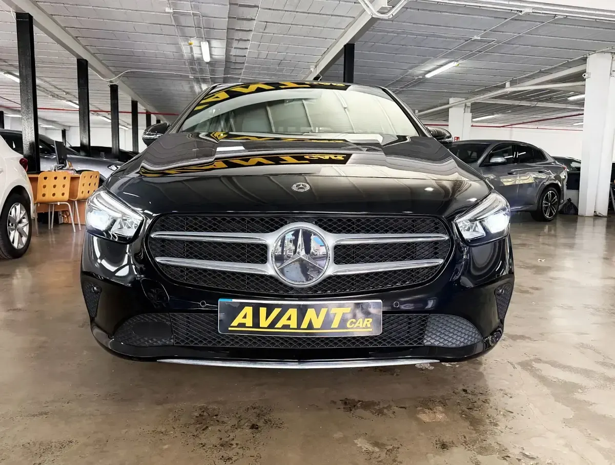 Usado Mercedes B200 150 HP (110 kW) 2022 Preto Monovolume