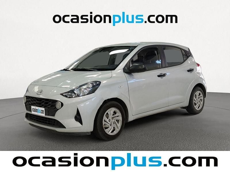 Gris plata Usado 2022 Hyundai i10 Utilitario | 9991 € (Precio justo) - Imagen 1/4
