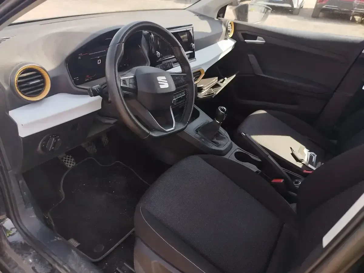 Usado Seat Ibiza Style 116 CV (85 kW) 2024 Negro Utilitario