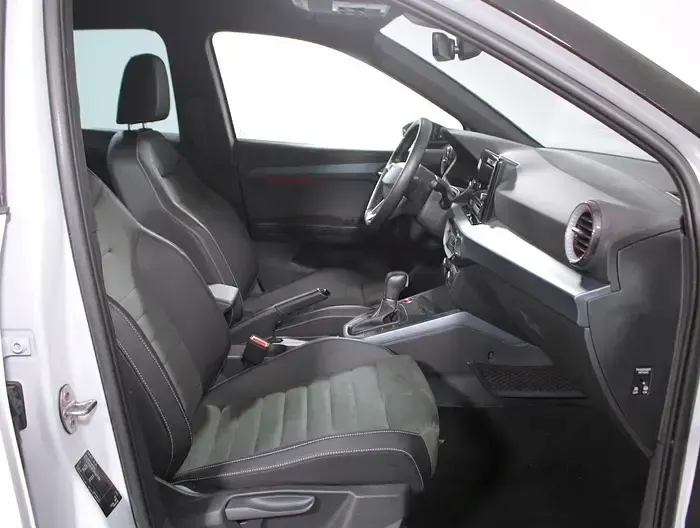 Usado Seat Arona Xperience 115 CV (84 kW) 2025 Blanco SUV