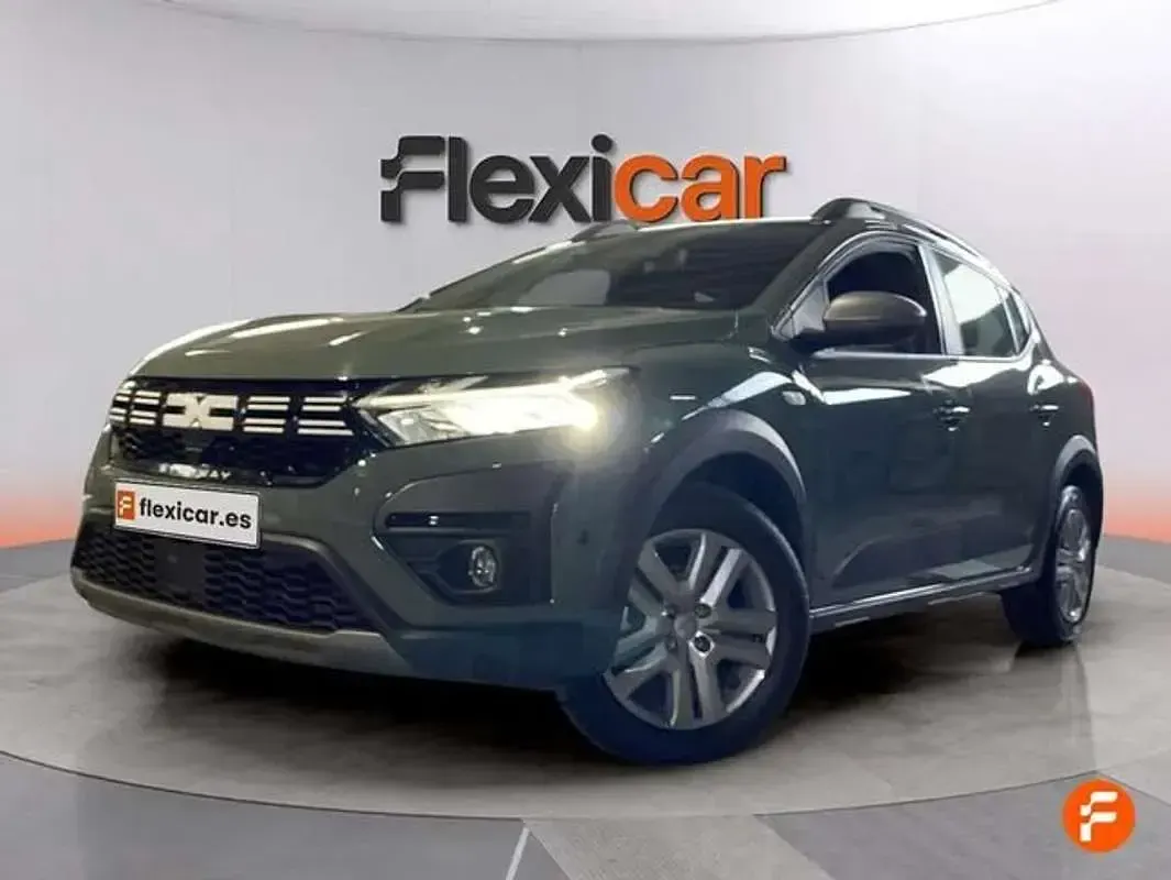 Usado Dacia Sandero Essentiel 91 CV (66 kW) 2023 Verde Utilitario