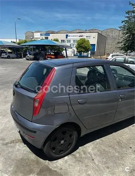 Usado Fiat Punto Dynamic 60 CV (44 kW) 2004 Gris / plata Utilitario