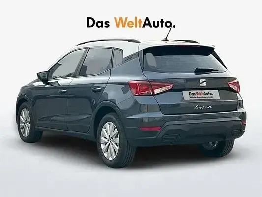 Usado Seat Arona Style 110 CV (80 kW) 2024 Gris / plata SUV