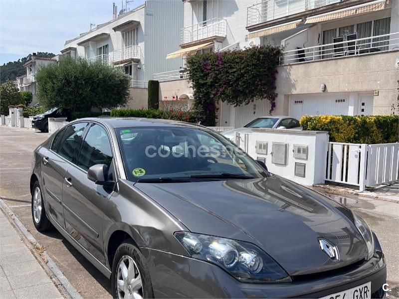 Usado Renault Laguna III Dynamique 130 CV (95 kW) 2012 Gris / plata Berlina