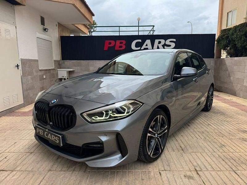 Usado BMW 118 M Sport 136 CV (100 kW) 2023 Gris / plata Utilitario
