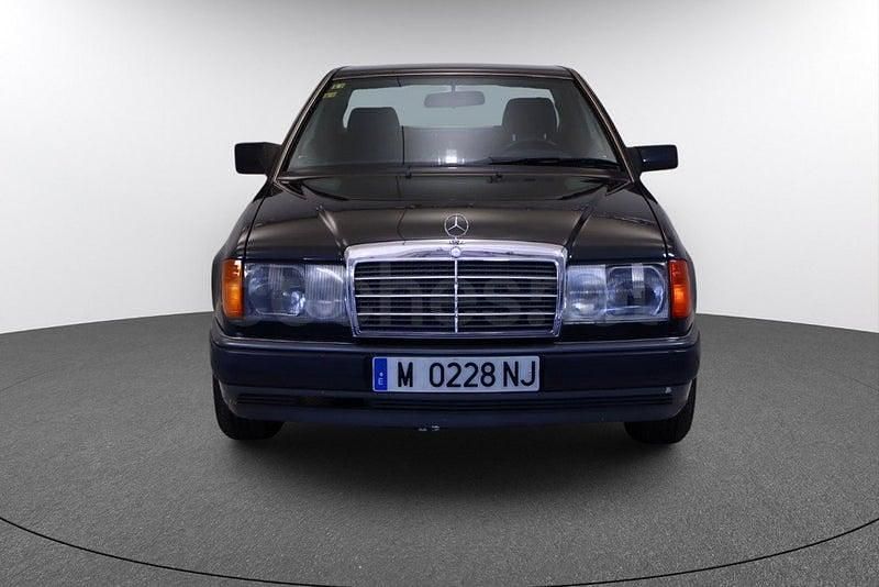 Usado Mercedes E320 220 CV (161 kW) 1989 Gris / plata Coupe