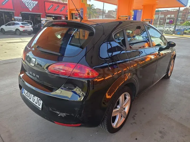 Usado Seat Leon Stylance 125 CV (91 kW) 2008 Negro Utilitario