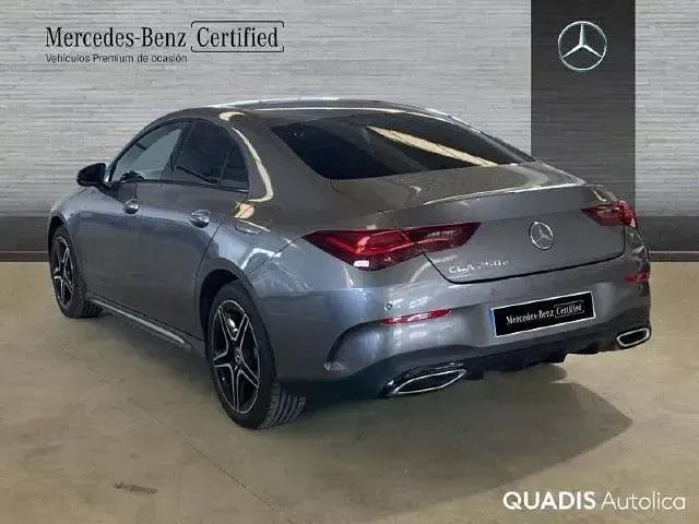 Usado Mercedes CLA250e 218 CV (160 kW) 2025 Gris montaña Berlina
