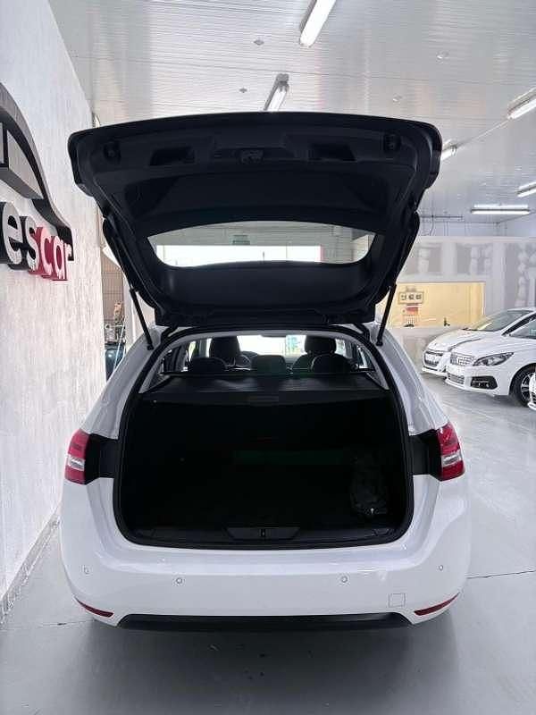 Usado Peugeot 308 SW Style 131 CV (96 kW) 2020 Blanco Familiar