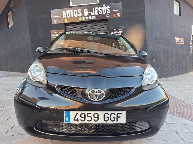 Usado Toyota Aygo Live 68 CV (50 kW) 2009 Negro Utilitario