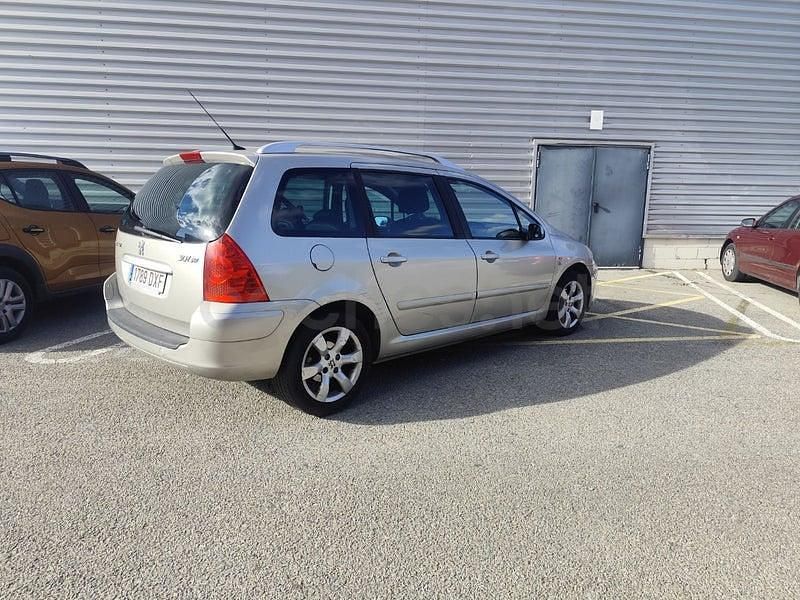 Usado Peugeot 307 90 CV (66 kW) 2006 Gris / plata Familiar