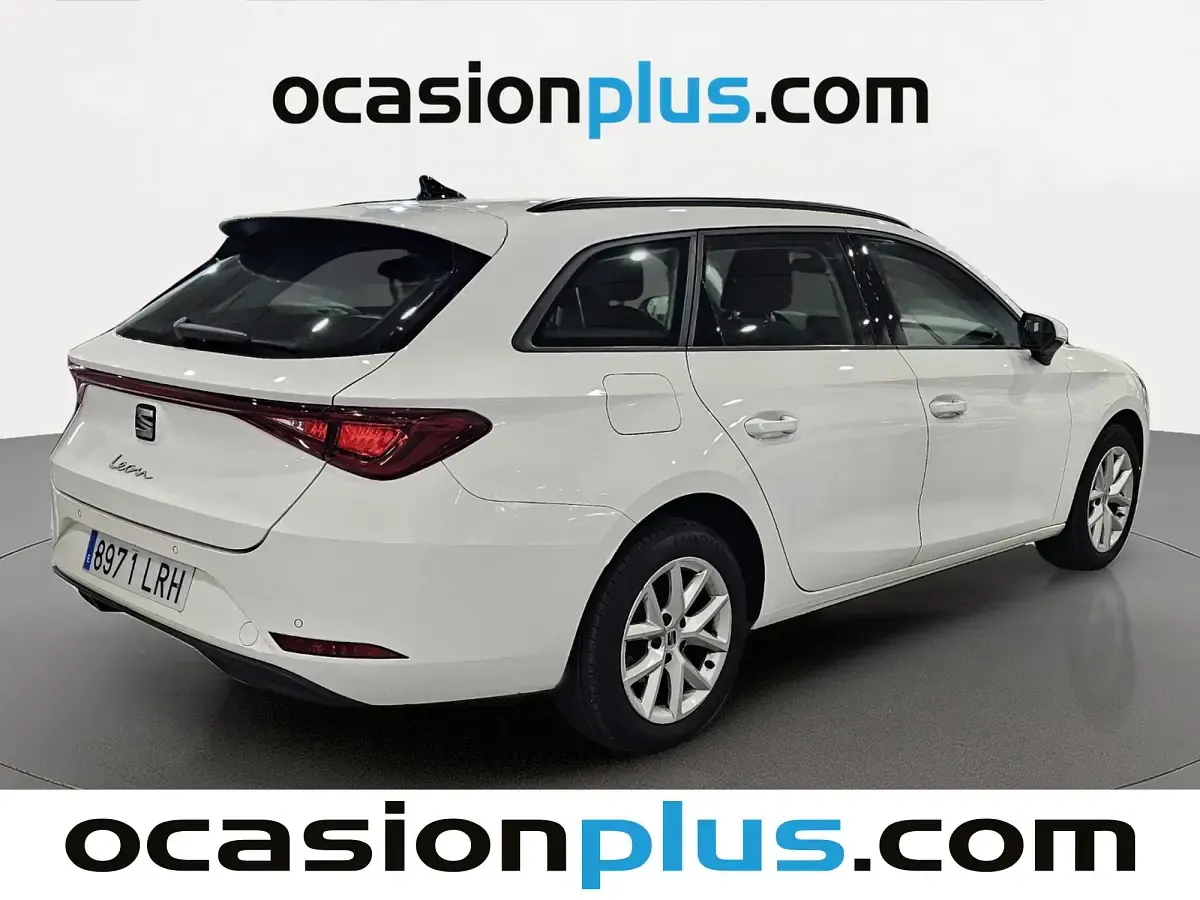 Usado Seat Leon Style 150 CV (110 kW) 2021 Blanco Monovolumen