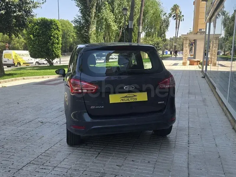 Usado Ford B-MAX Trend 100 CV (73 kW) 2013 Gris / plata Monovolumen
