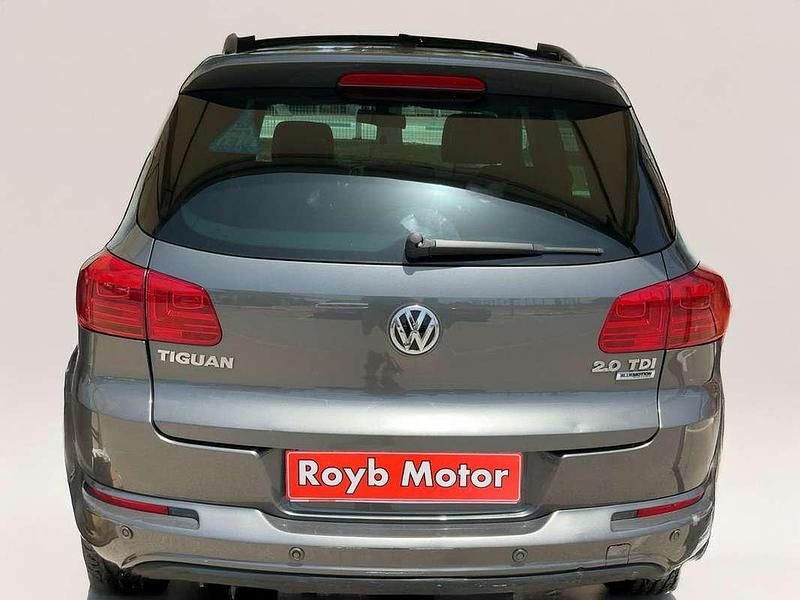 Usado VW Tiguan 140 CV (102 kW) 2015 Gris / plata SUV