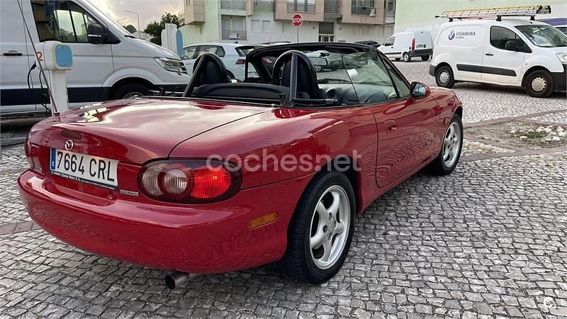Usado Mazda MX5 Active 110 CV (80 kW) 2004 Rojo Descapotable