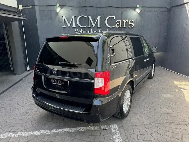 Usado Lancia Voyager Platinum 177 CV (130 kW) 2014 Negro Monovolumen