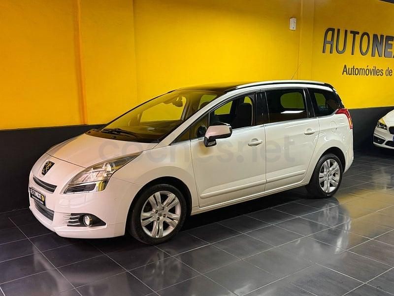 Usado Peugeot 5008 Allure 115 CV (84 kW) 2013 Blanco Monovolumen
