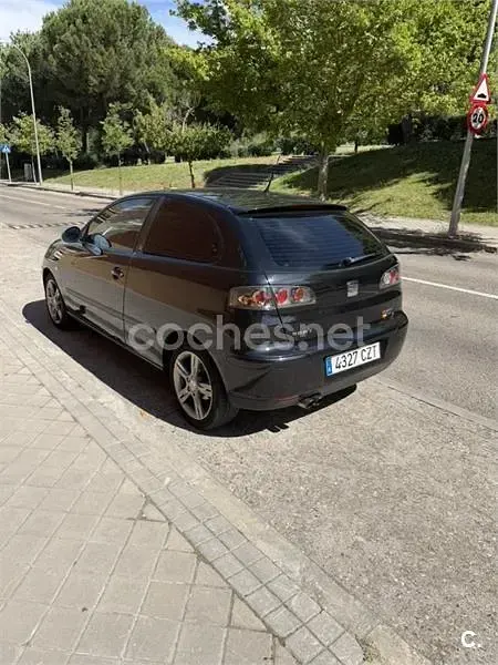 Usado Seat Ibiza Sport 130 CV (95 kW) 2002 Negro Utilitario