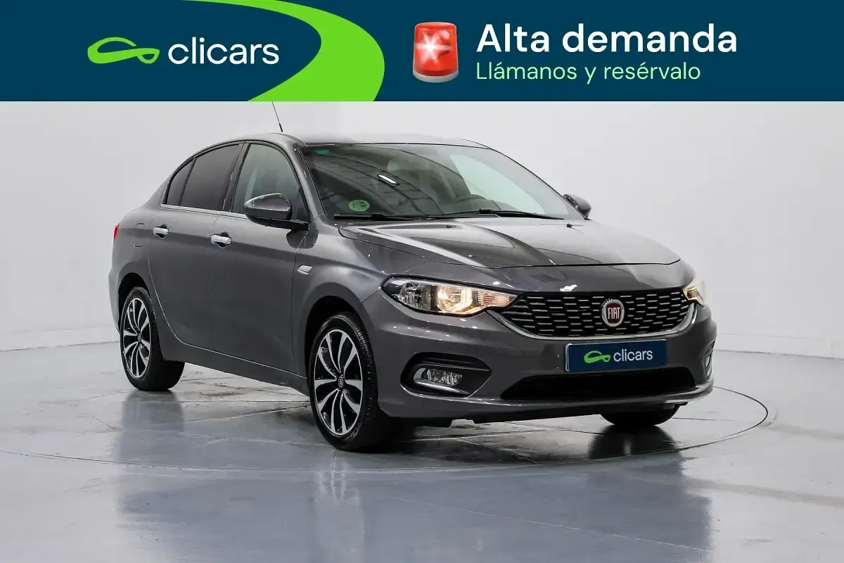 Usado Fiat Tipo Lounge 95 CV (69 kW) 2018 Gris Berlina