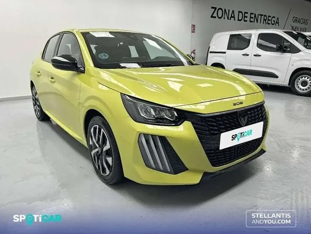 Usado Peugeot 208 Active 102 CV (75 kW) 2024 Amarillo Utilitario