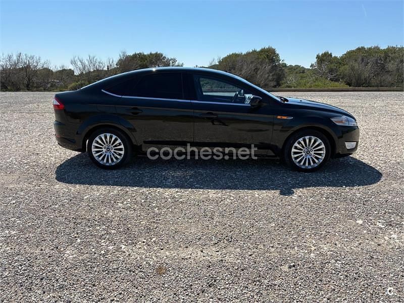 Usado Ford Mondeo Trend 140 CV (102 kW) 2010 Negro Berlina