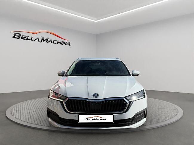 Usado Skoda Octavia 110 CV (80 kW) 2021 Blanco Familiar