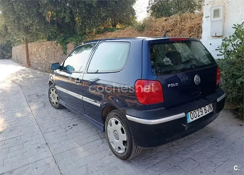 Usado VW Polo Highline 75 CV (55 kW) 2001 Azul Utilitario