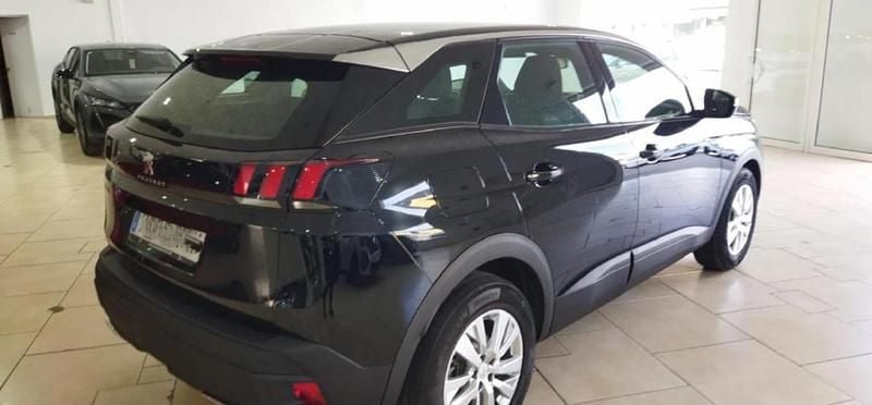 Usado Peugeot 3008 131 CV (96 kW) 2023 Negro perla nera