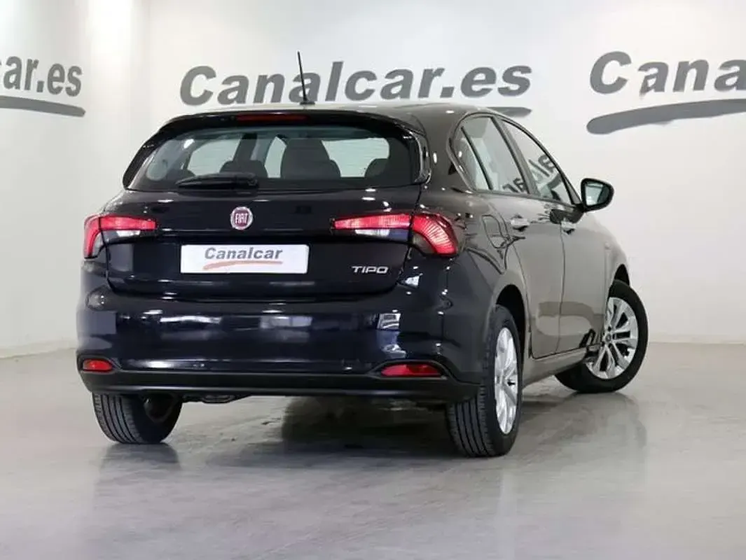 Usado Fiat Tipo Easy 95 CV (69 kW) 2018 Negro Familiar