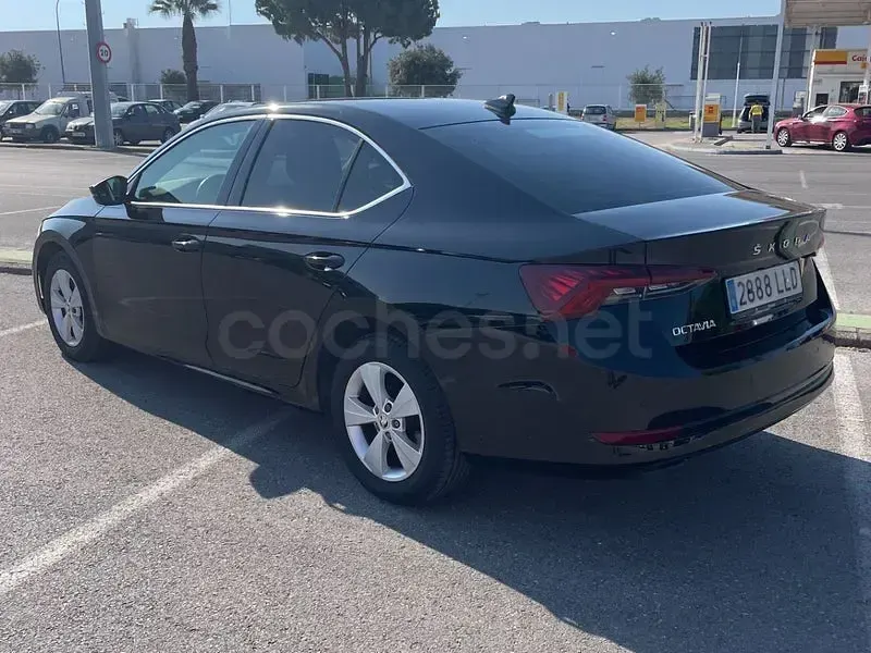 Usado Skoda Octavia Ambition 150 CV (110 kW) 2020 Negro Berlina