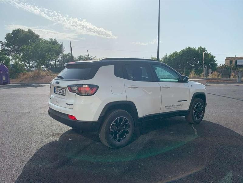 Usado Jeep Compass Trailhawk 241 CV (177 kW) 2022 Blanco SUV