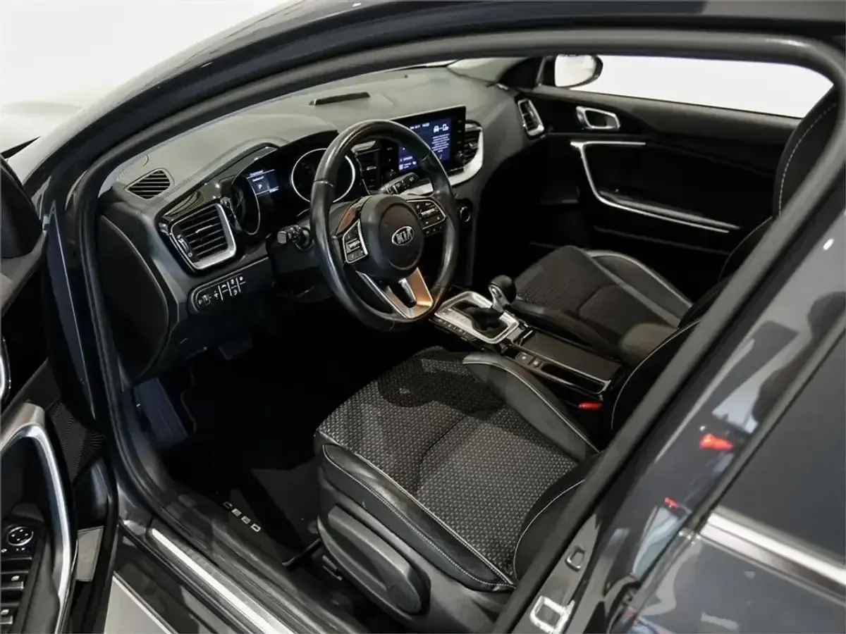 Usado Kia XCeed 141 CV (103 kW) 2021 Gris SUV
