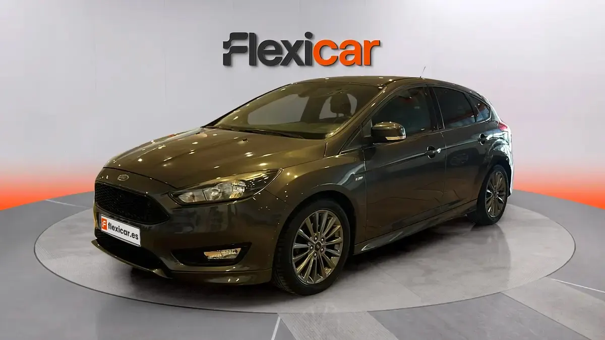Usado Ford Focus ST-Line 120 CV (88 kW) 2018 Gris Berlina