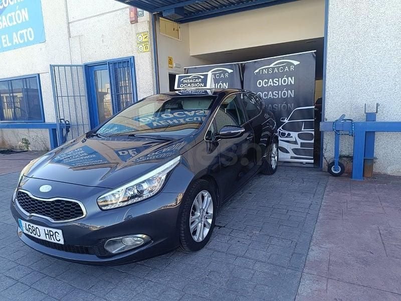 Usado Kia Ceed 100 CV (73 kW) 2013 Gris / plata Utilitario