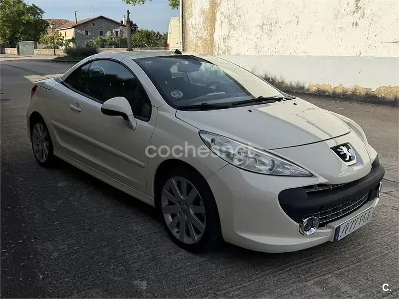 Usado Peugeot 207 CC Sport 110 CV (80 kW) 2008 Blanco Descapotable