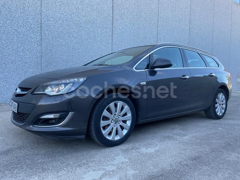 Gris / plata Usado 2014 Opel Astra Excellence Familiar | 6500 € (Precio justo) - Imagen 1/4