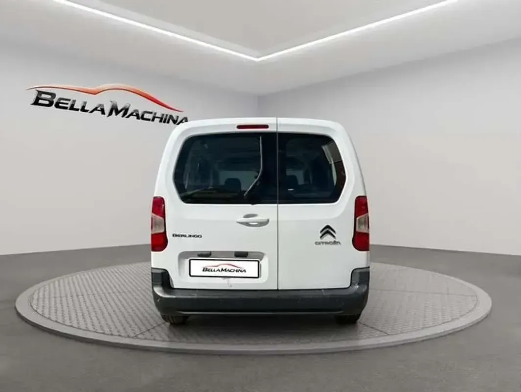 Usado Citroën Berlingo Feel 102 CV (75 kW) 2020 Blanco Monovolumen