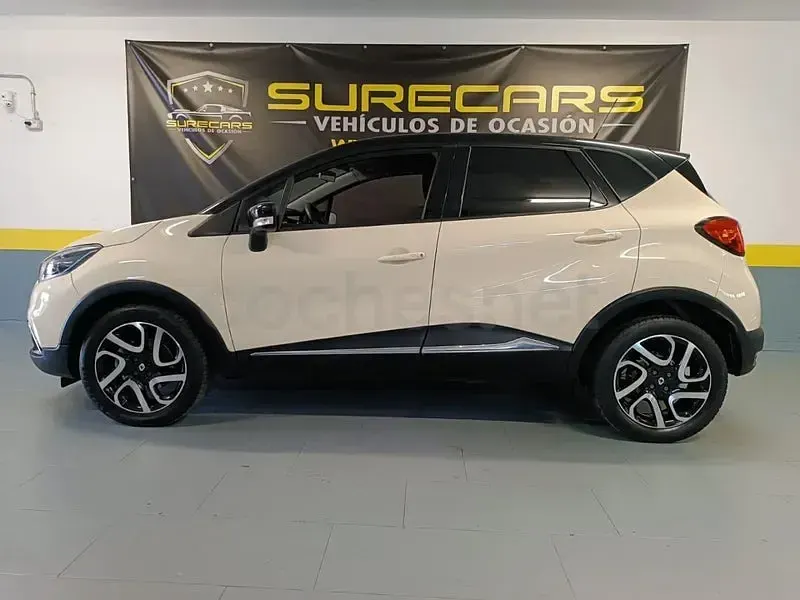 Usado Renault Captur Intens 120 CV (88 kW) 2015 Beige SUV