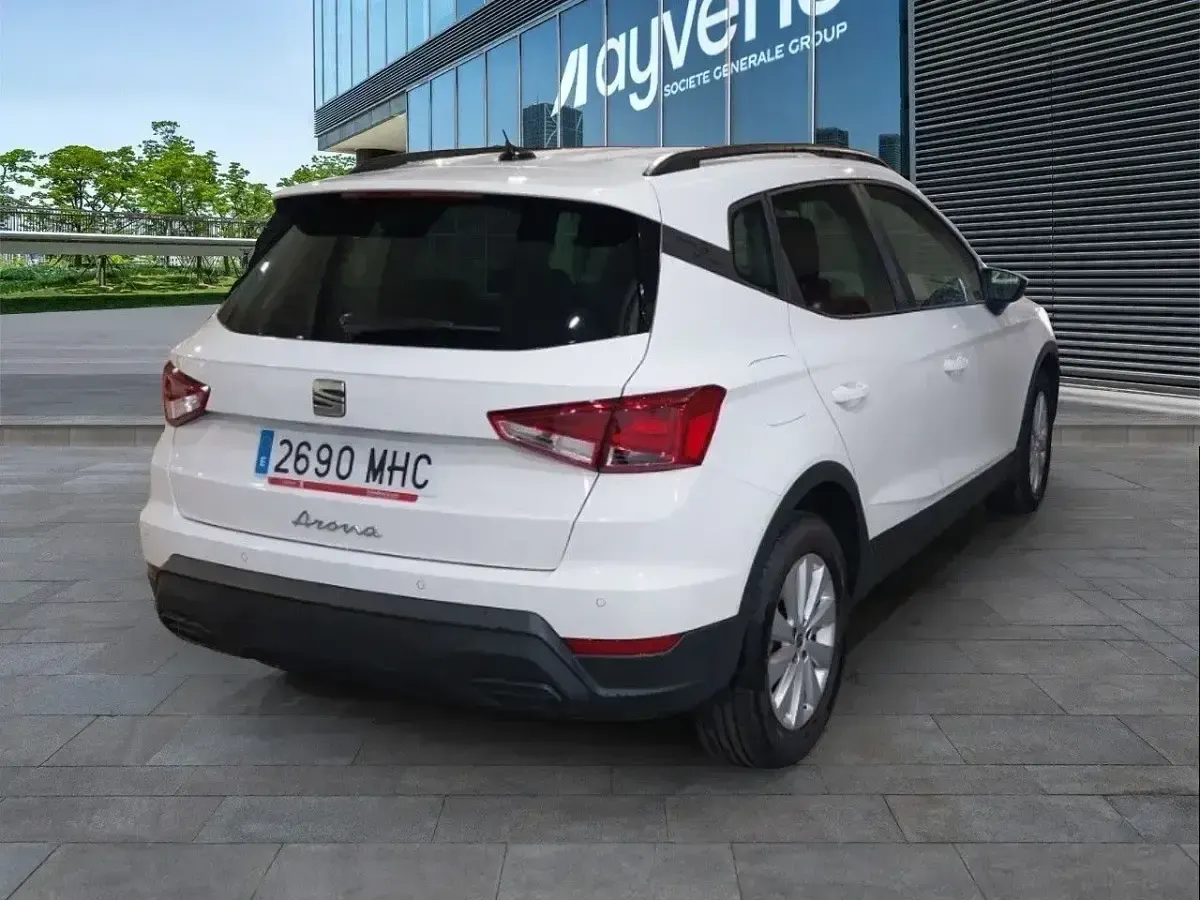Usado Seat Arona Style 110 CV (80 kW) 2023 Blanco SUV
