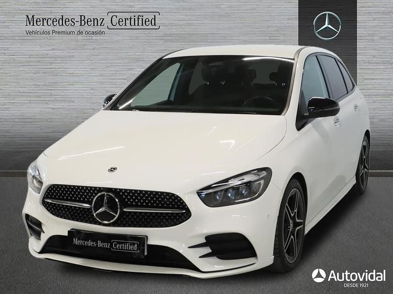 Blanco Usado 2023 Mercedes B200 AMG line Monovolumen | 33.900 € (Un poco caro) - Imagen 1/4