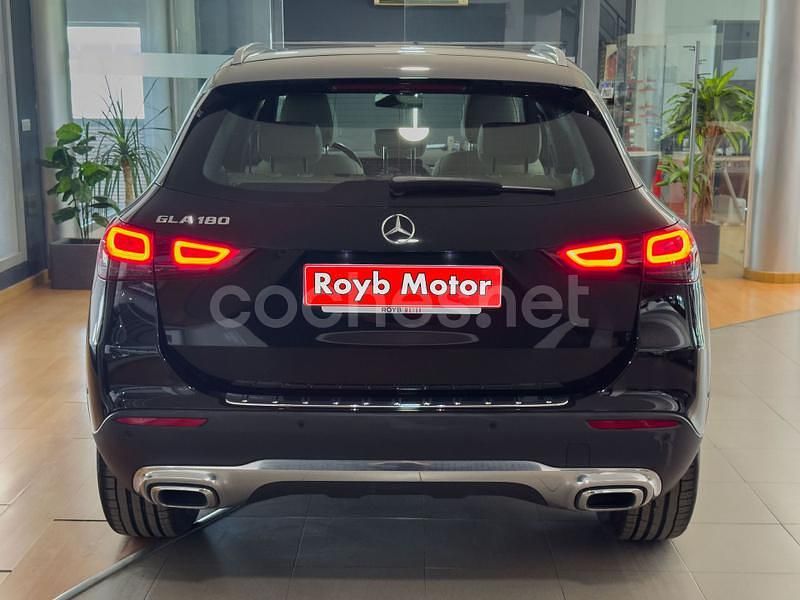 Usado Mercedes GLA180 136 CV (100 kW) 2021 Negro SUV