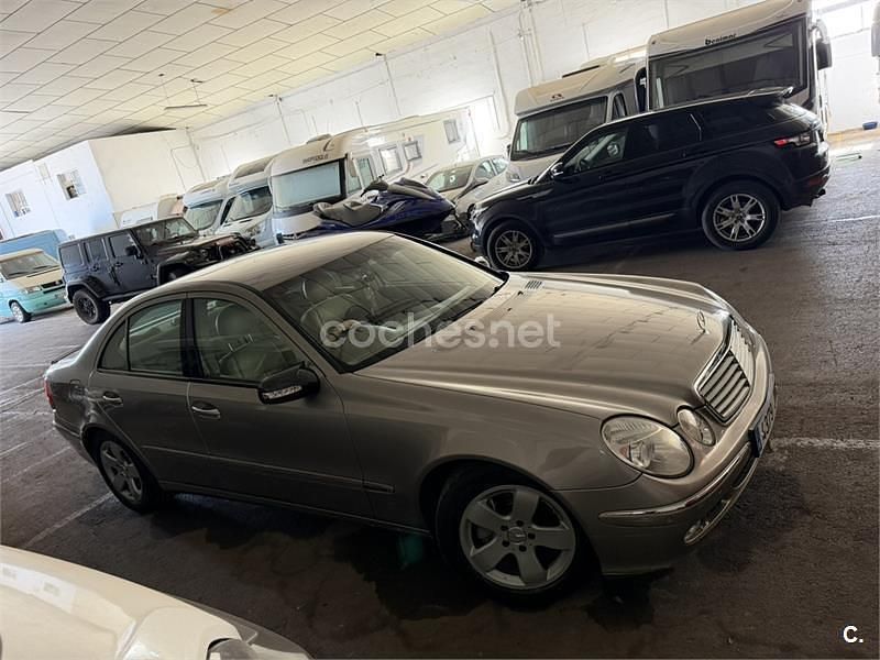 Usado Mercedes E200 Elegance 163 CV (119 kW) 2004 Gris / plata Berlina