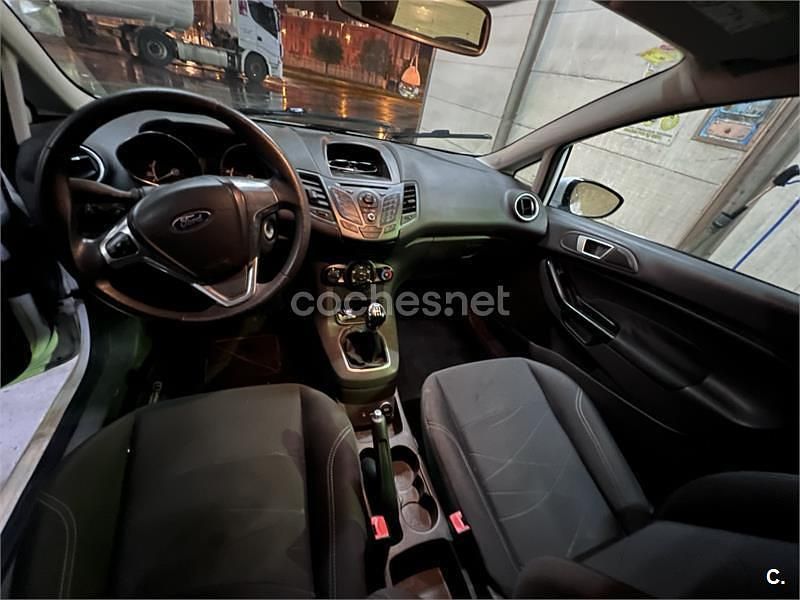 Usado Ford Fiesta Trend 75 CV (55 kW) 2014 Blanco Utilitario